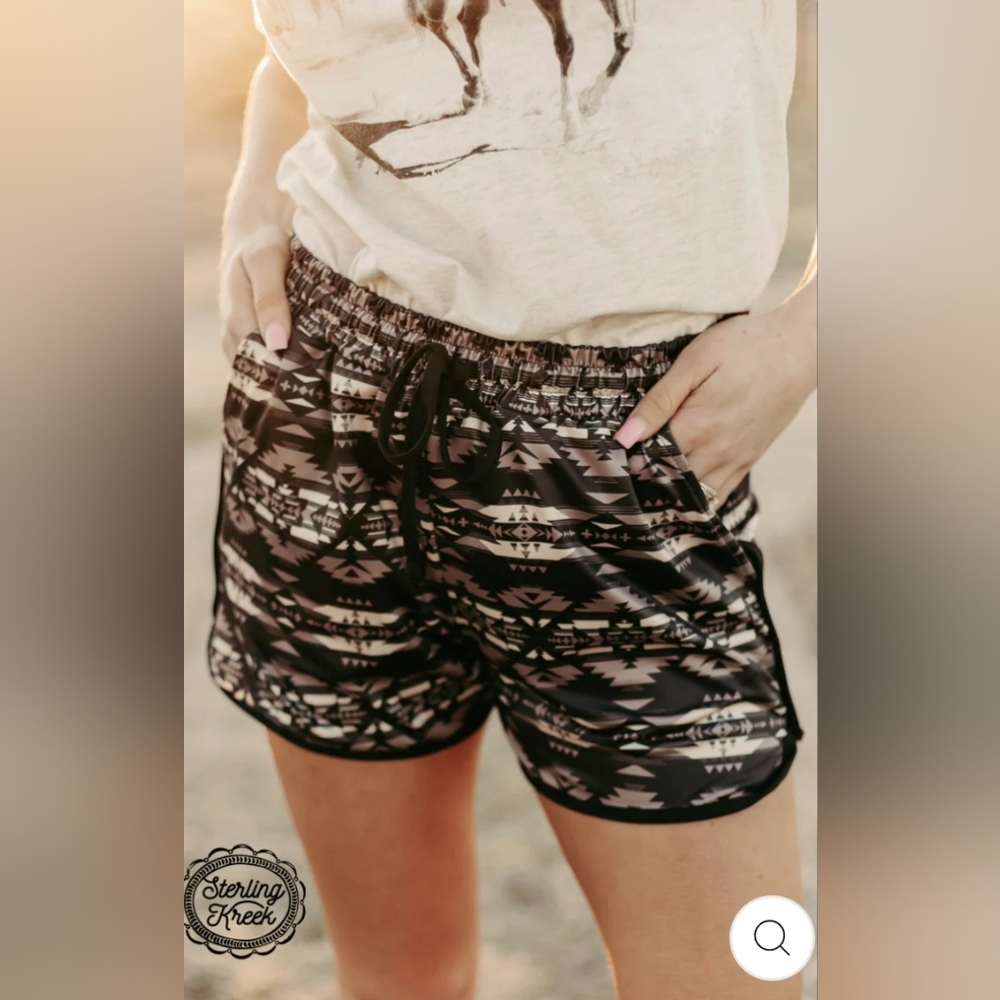 COWGIRL CANYON SHORTS